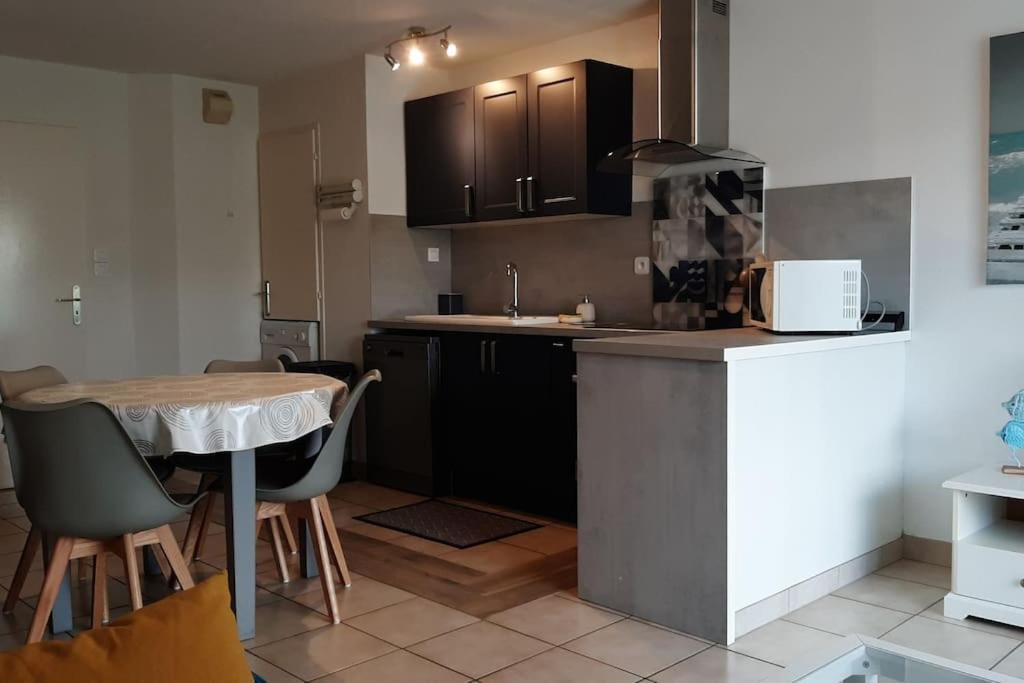 Hyper Centre De Sarzeau, Grand Appartement Au Calme Avec Jardinet Eksteriør bilde